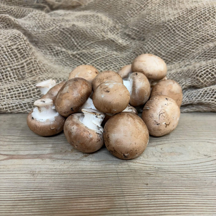 A bunch of fresh chesnut mushrooms. 